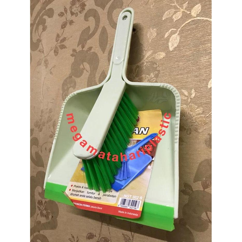 Pengki + Sapu Sikat Set Mini 302S Nagata