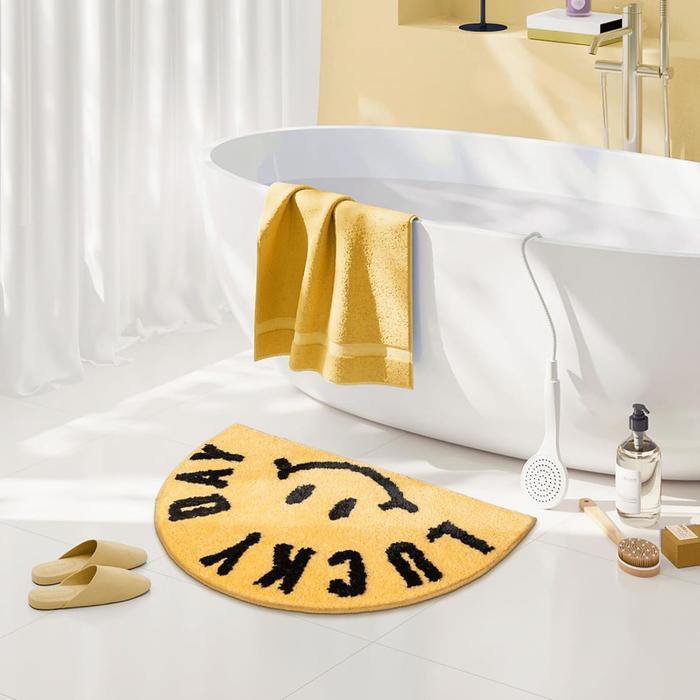 KOKOMI Emi Smiley Mat Karpet Unik Menyerap Air Karpet Kamar Tidur Aesthetic Keset Kamar Mandi
