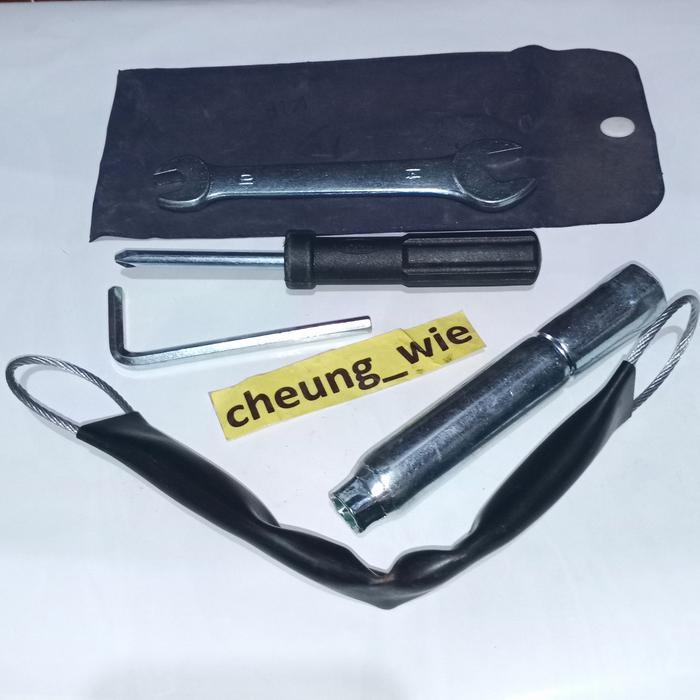 TERLARIS Tool kit kunci busi set gantungan helm Honda CB150R - CBR 150 READY STOCK