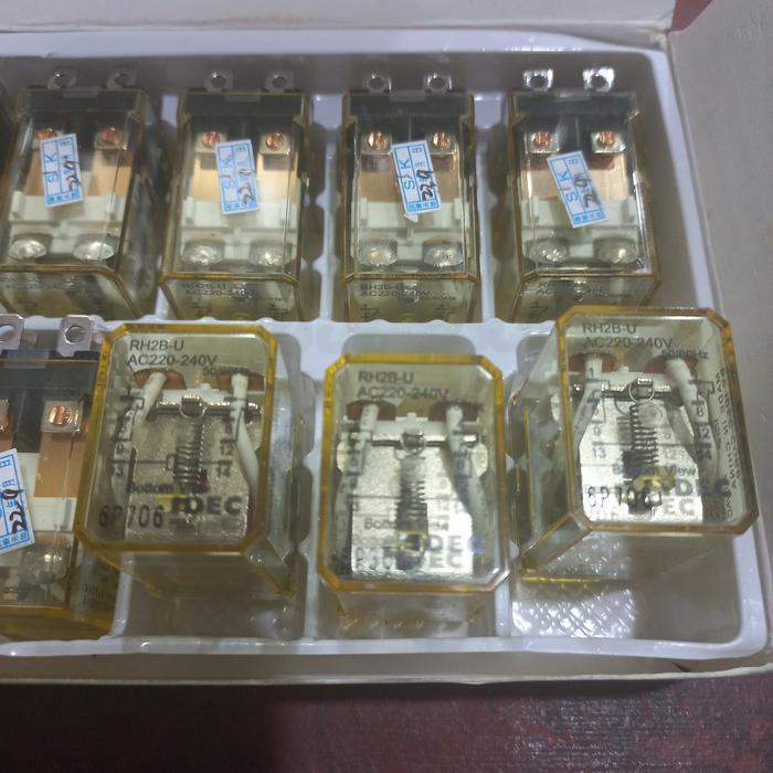 Relay RH2B-U AC 220V Idec original 10a