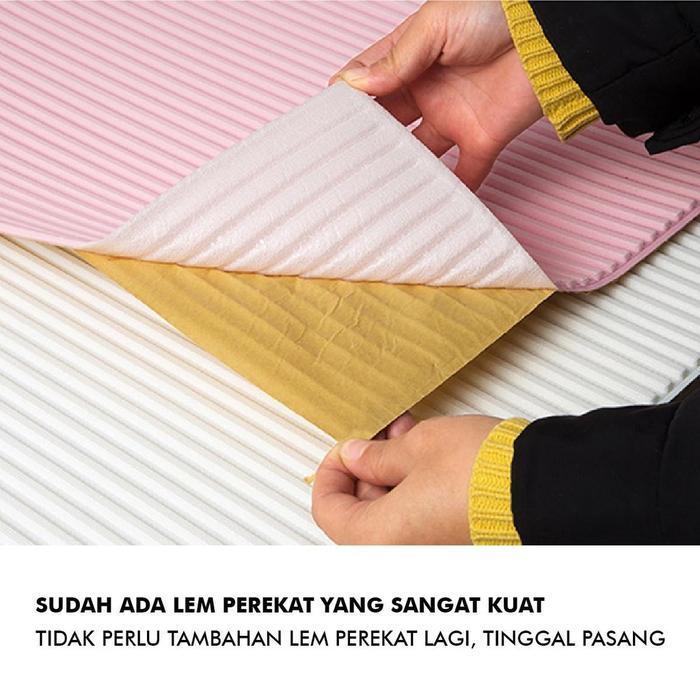 Paus Biru - Wallpaper Sticker Dinding Foam Motif 3D Dekorasi Kamar / Plafon Tekstur Kayu Log 70x70CM