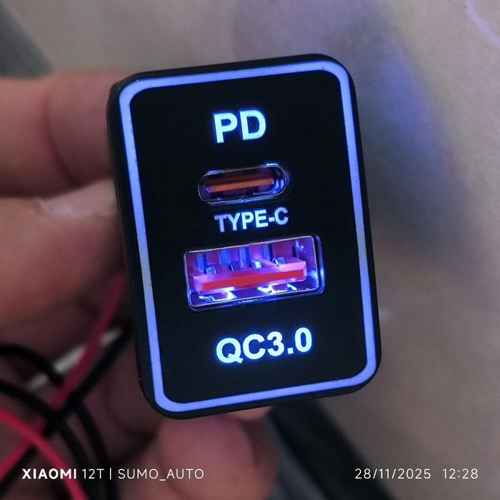 usb charger fast charging QC 3.0/PD casan hp mobil mitsubishi pajero sport 2016-2025/ mitsubishi