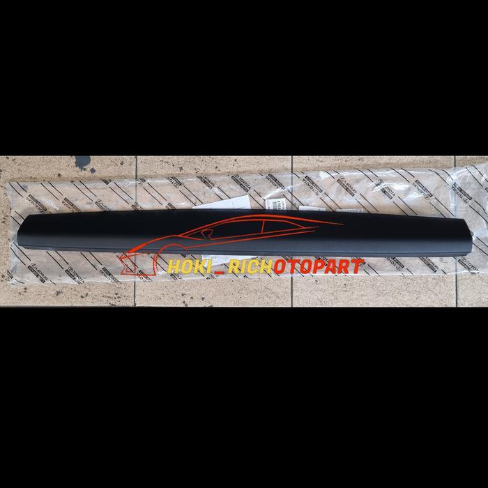 Cover Doortrim Bagasi Bagian tengah Atas Innova Reborn Original