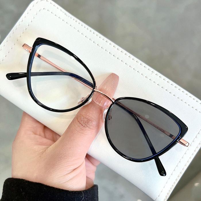 Kacamata lensa photocromic anti radiasi wanita kacamata bingkai Cat Eye Anti UV fotocromic