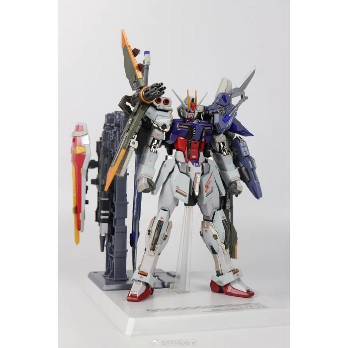 Daban 8829 MG 1/100 Launcher and Sword Strike MB Ver Model Kit