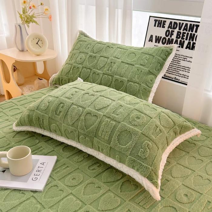 100% Real Pict Sprei Bludru Motif Love Timbul Sprei Anti Geser Bahan Bulu Halus Premium Terlaris