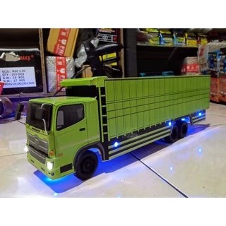 Miniatur Truk Hino Tronton RC Kayu LED Edukatif