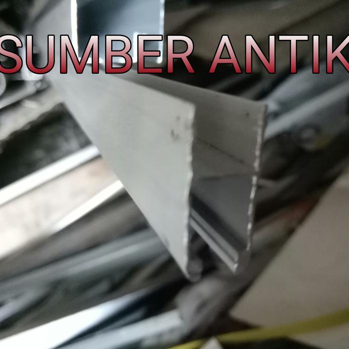 Rel H Sliding Showcase Etalase Aluminium