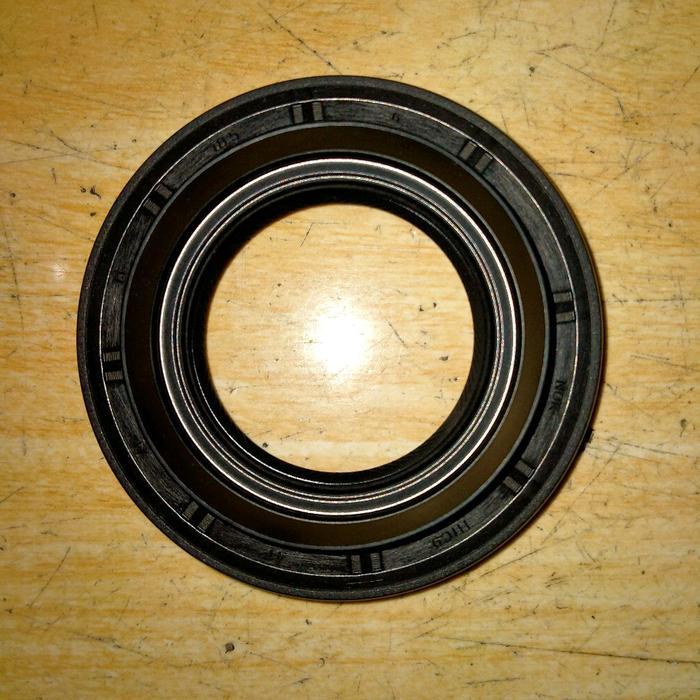 Seal Gardan Belakang Toyota Hiace Commuter