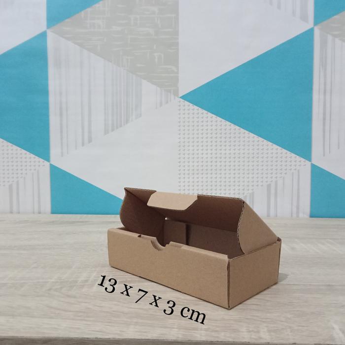 Kardus 13 x 7 x 3 cm....Die Cut kotak aksesoris dll