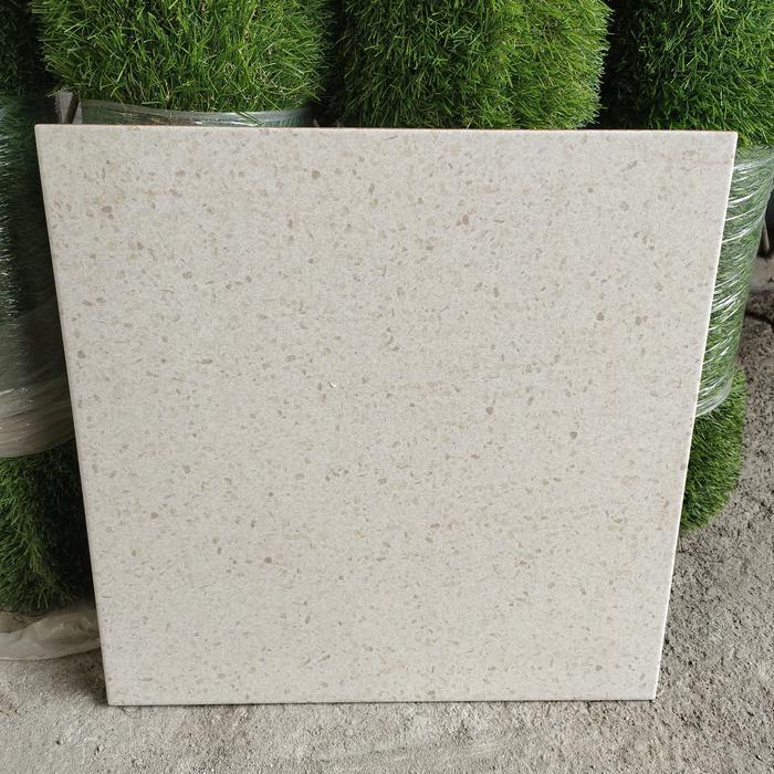 Keramik 40x40 lantai kasar/ keramik garasi/ keramik teras cream kasar