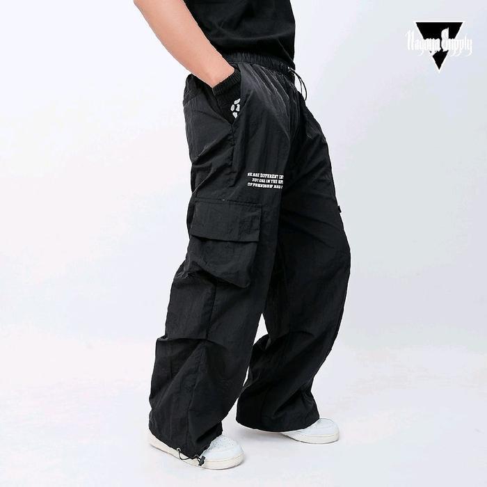 Consina - Nagoya Supply Celana Trackpants Cargo Parasut Crinkle Outfit Hiking Waterproof Unisex Pria