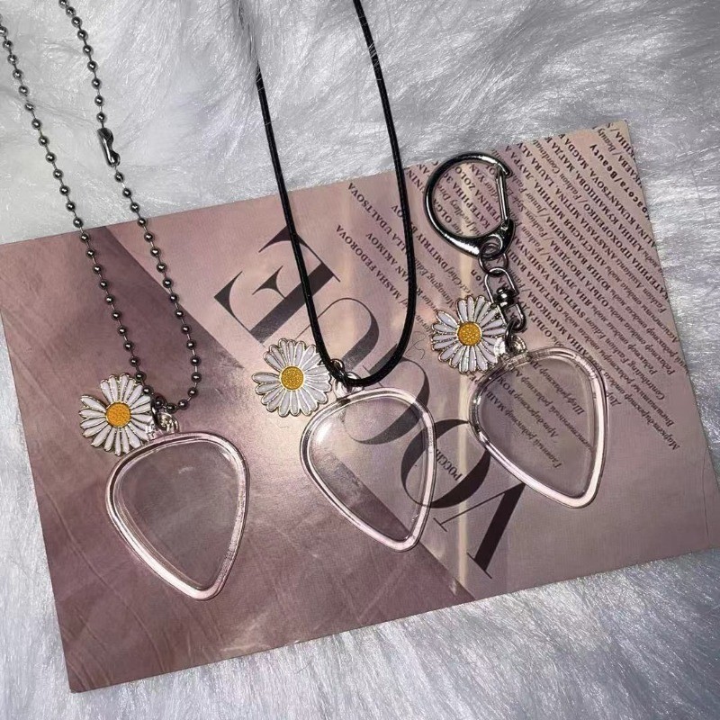 The latest 2025 GD Daisy pick storage box, guitar concert pick storage box, necklace keychain