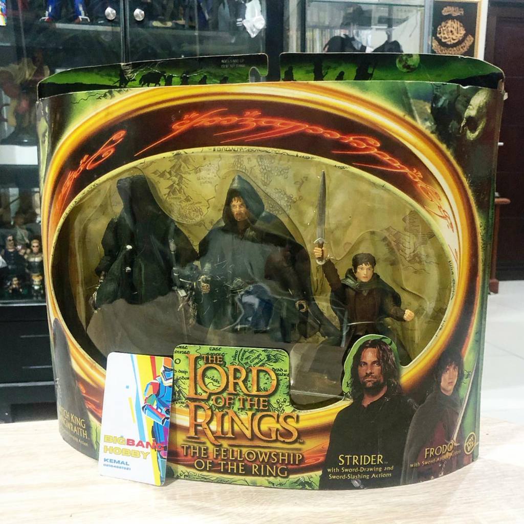 TOYBIZ TOYS
LORD OF THE RINGS VINTAGE FIGURE
FELLOWSHIP OF THE RINGS SERIES3 pack