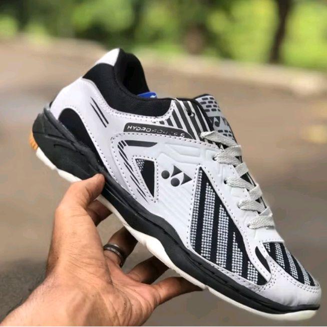 sepatu bulutangkis sepatu badminton pria sepatu outsole karet