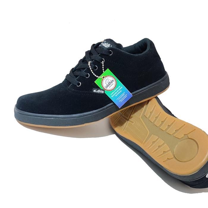 Aerostreet - Sepatu Sekolah Pria Original Sneakers Casual Cowok H03 Hitam Polos Sol Karet Antislip