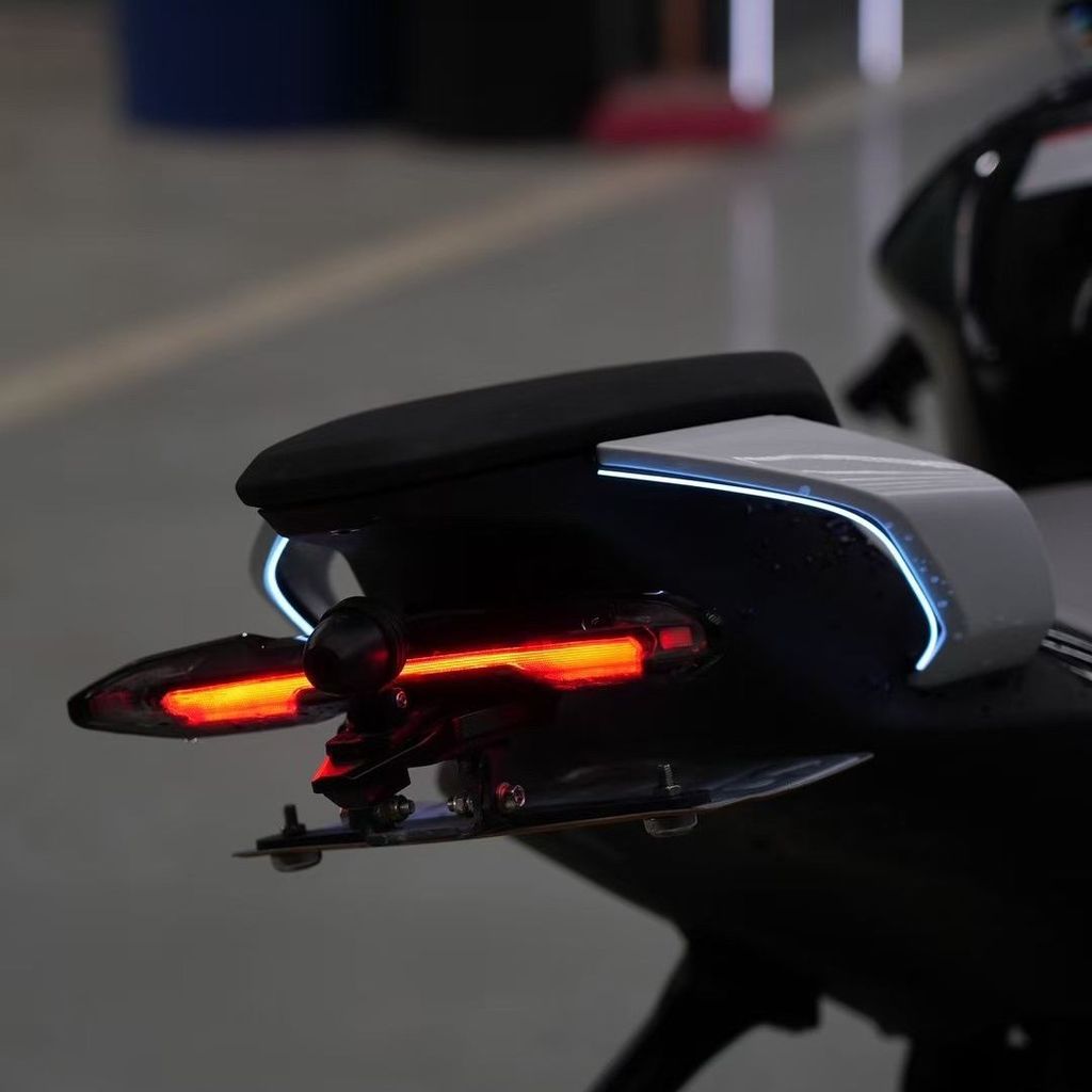 FOR CFMOTO 675SR The Upgraded Rear Lights Are Super Invisible Without Any Grainy Texture. They Look