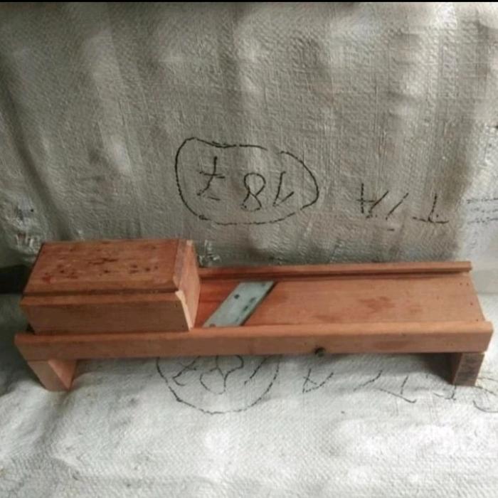 PARUTAN KERIPIK SINGKONG & PARUTAN KERIPIK MANUAL