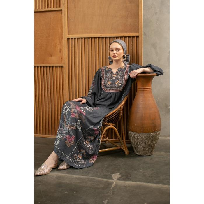 KARIMAKE Wiyaga Dress Color Ebony