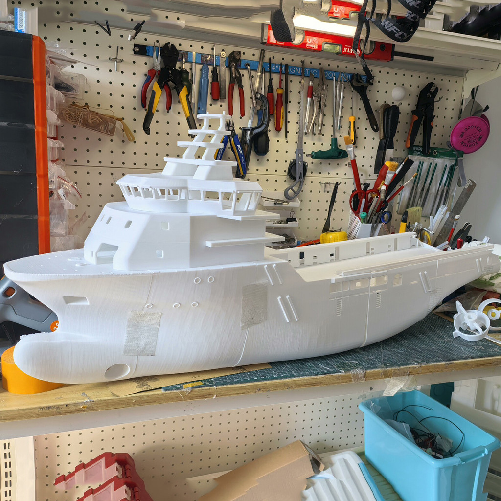 RC Boat 93cm Ocean Multi-purpose Work Remote Control Boat Simulation Havyard 842RC Boat Model Kit