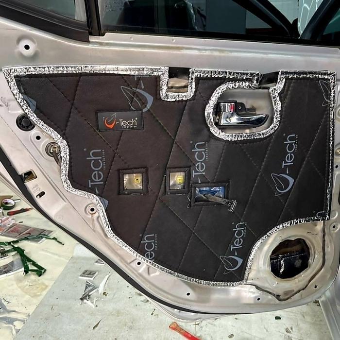 Peredam Suara Pintu Mobil Agya