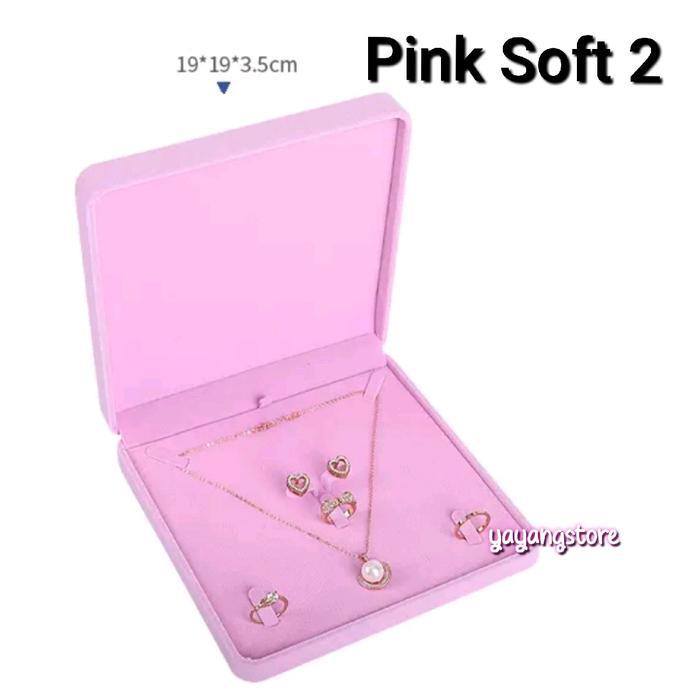 Kotak / Box / Tempat Perhiasan Set Beludru Kalung Cincin Gelang Anting Emas Lamaran Seserahan Nikah
