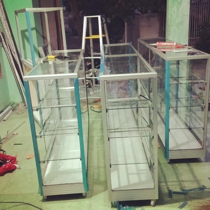 Etalase Kaca 1.5 Meter