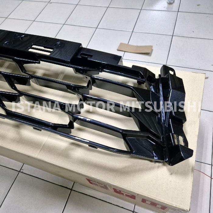 Grill Bumper Bemper Depan Mitsubishi New Pajero Sport Facelift 2025 Exceed Original Asli
