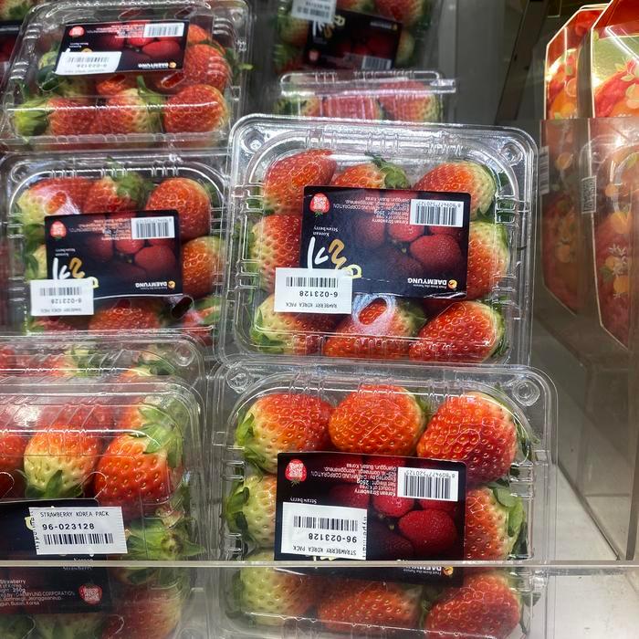 Strawberry korea manis 250grm Buah strawberry korea pack 250gr fresh
