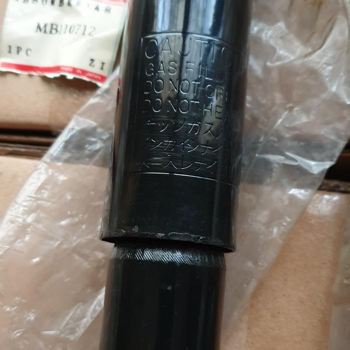 Shockbeker Belakang Lancer Sl 1982 Mb110712