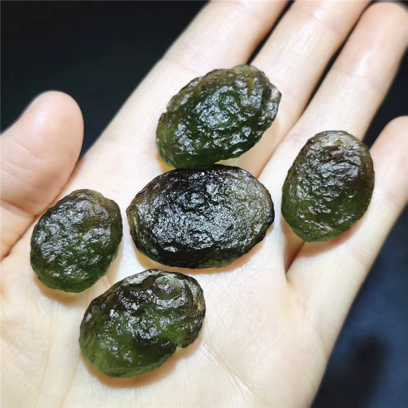 5-25g Quality Natural Moldavite Green Aerolites Crystal Stone for Pendant Energy Apotropaic Czech