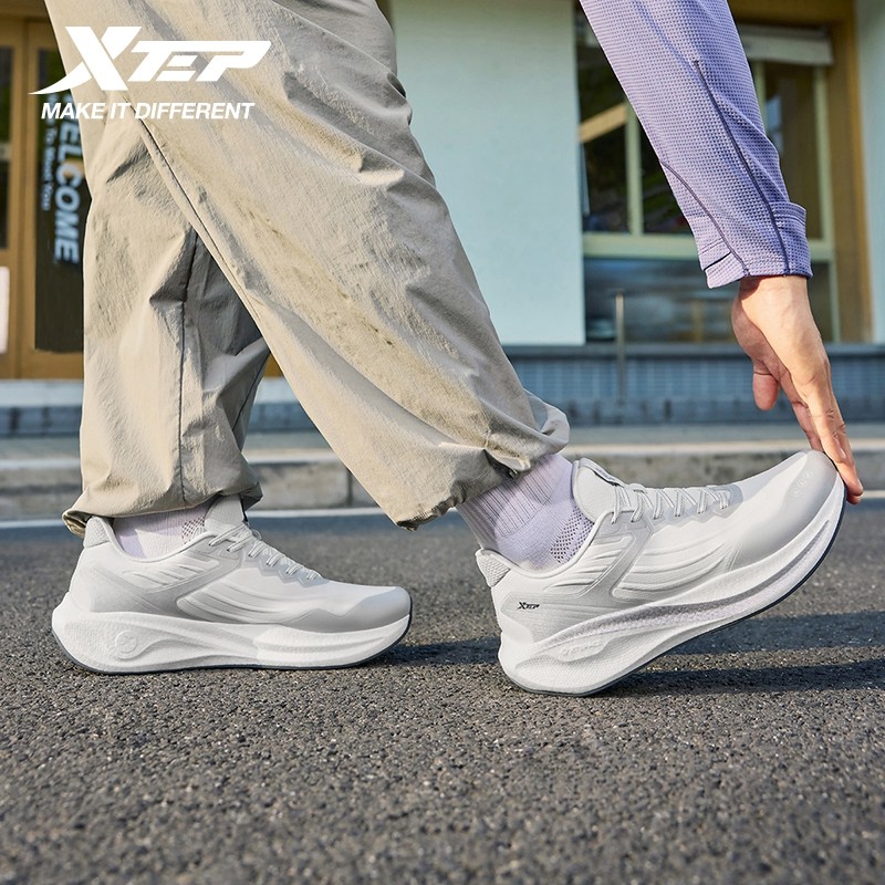 XTEP RUNNING SHOES FOR MEN 2025 WINTER BREATHABLE SOFT REBOUND SPORT SHOES JOGGING WEAR-RESISTANT