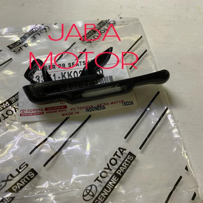 Dudukan safety belt innova reborn-plastik safety belt innova reborn