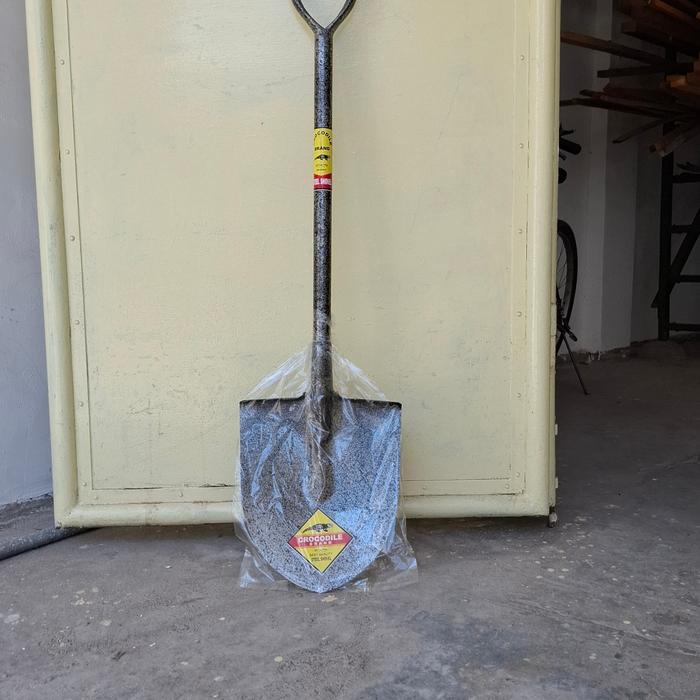 Skop Pasir Gagang Besi Lancip