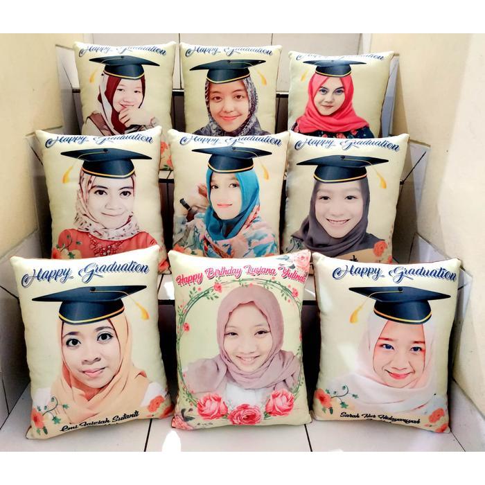 Miniso Toys - Bantal Graduation