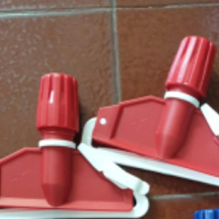 plastik mop holder pel