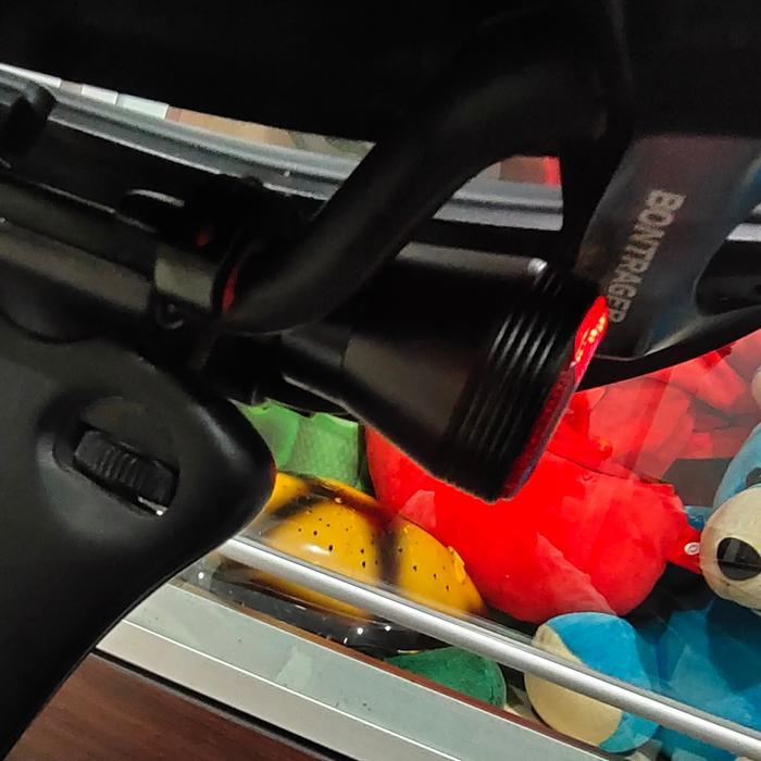 LAMPU BELAKANG SEPEDA SMART LED SOLARIUM