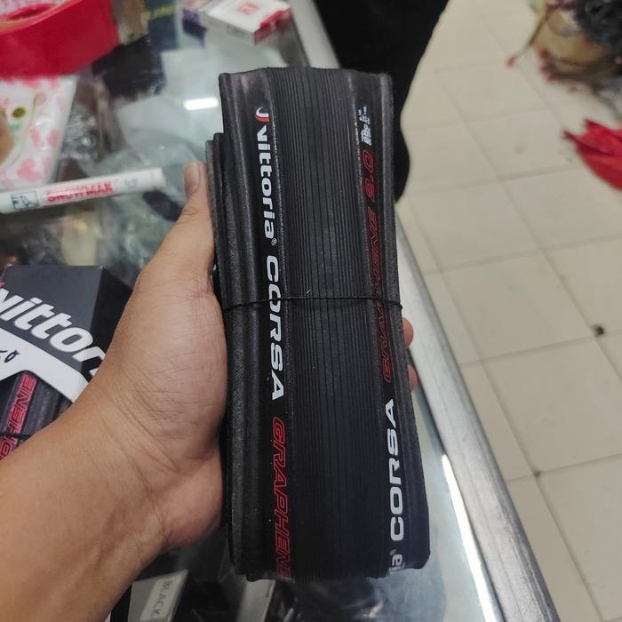 Vittoria Corsa 700X25C - Full Black Ban Luar Vittoria Corsa Graphene 2