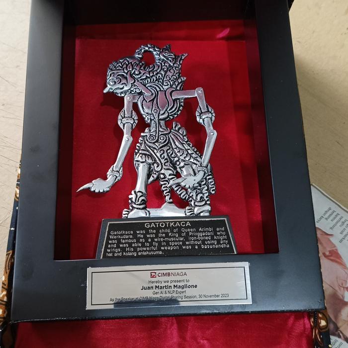 Hiasan Dinding Ruang Tamu Frame Wayang Souveni Wayang Logam Terlaris