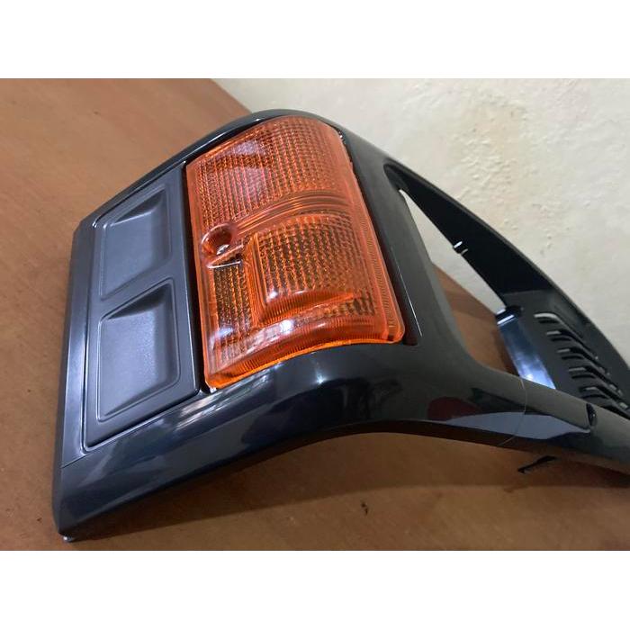 Garnish Grill Grille Cover Frame Ring Lampu Depan Kanan Rh Zebra S89 1.3 1300Cc 81730-87518-000