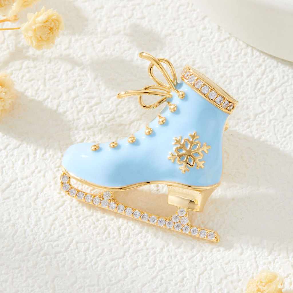 Elegant Ice Skating Shoe Brooch Fashionable Luxury Ice Romance Fresh Blue Enamel Pin Trendy Choker