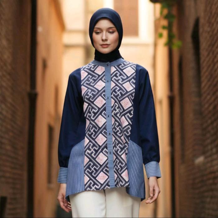 SAIARA RIANTY NAVY KEMEJA BATIK KOMBINASI