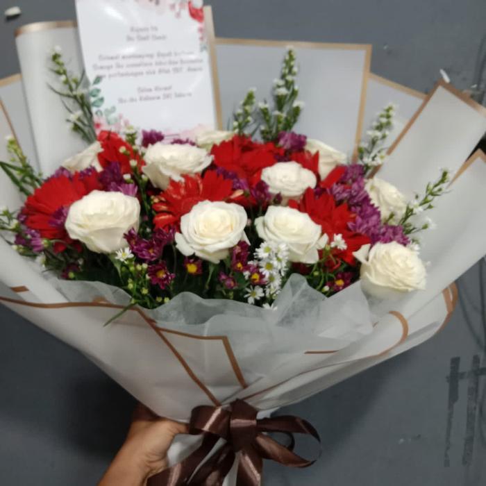 Buket Bunga - HB001 Buket Bunga Wisuda Bunga Besar dengan Gratis Ucapan dan Pilihan Warna Sesuai