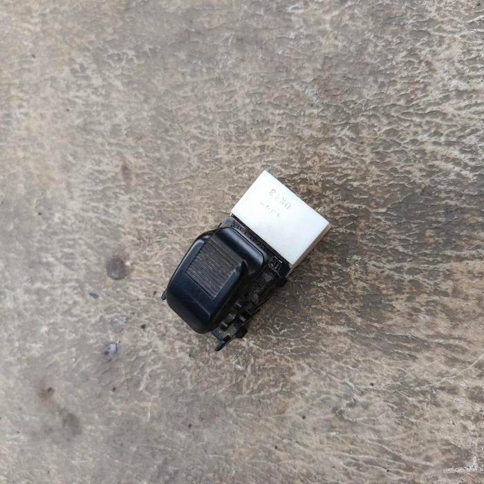 Switch saklar tombol power window kaca pintu penumpang avanza xenia lama original copotan