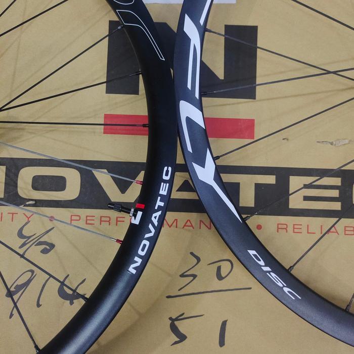 WHEELSET 700c NOVATEC JETFLY Disc Brake Thru Axle TA 12 x 100 Dan 12 x 142 ALLOY Velg Set Novatec