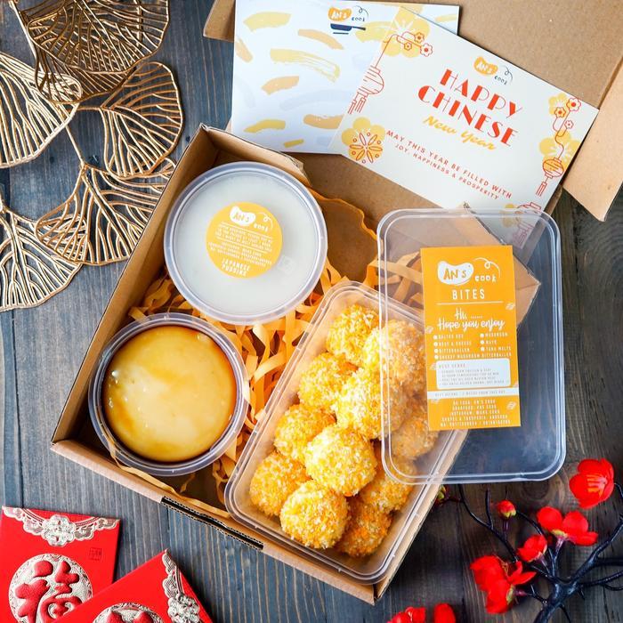 Hampers Box Pudding Ala Gyukaku & Bitterballen Ala Bruule Brulee Bomb