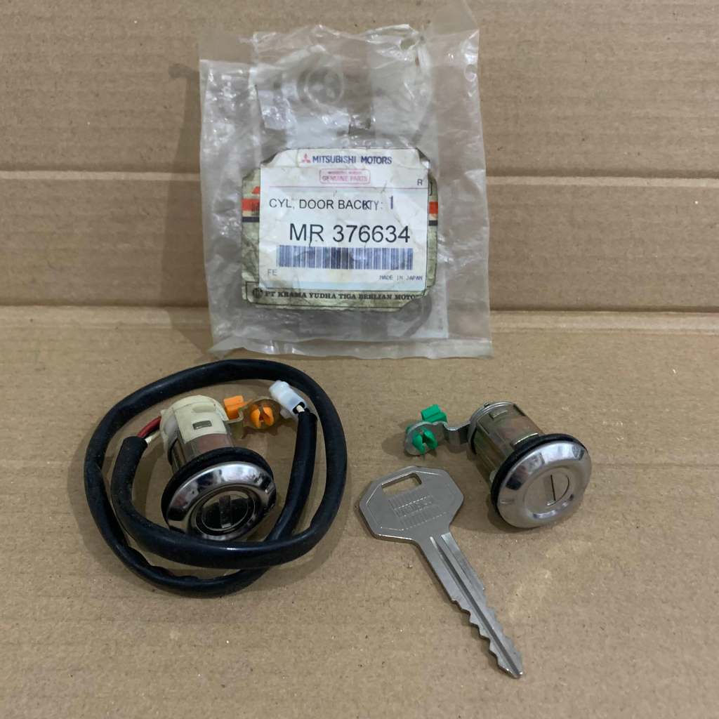Kunci Pintu Belakang Back Door Lock Mitsubishi Kuda MR376634 Original Asli