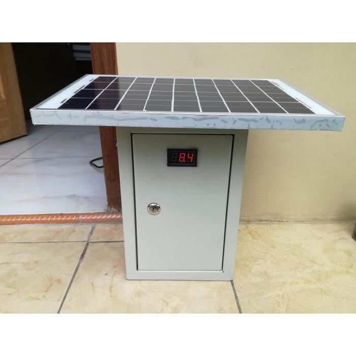 ** Box Panel dilengkapi dengan Solar Cell **