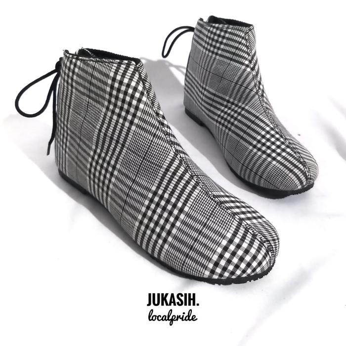 Aerostreet - Sepatu Wanita Flat Boot Korean Style Kotak - Kotak