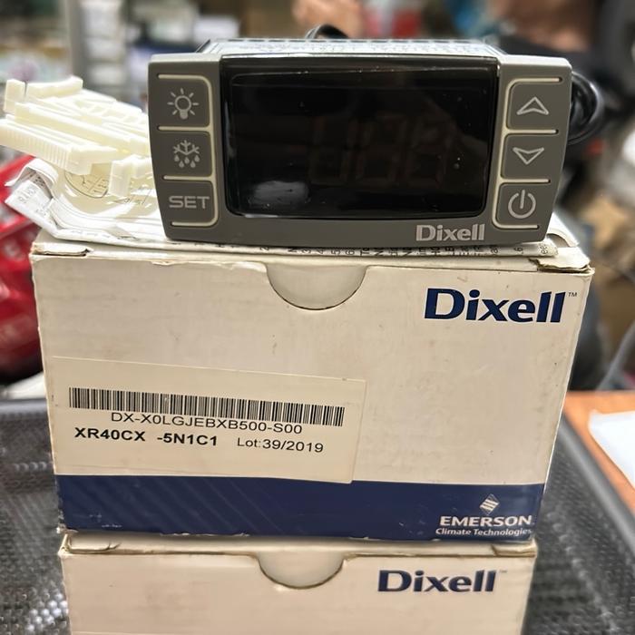 Thermostat Dixell XR40CX-5N1C1